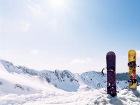 首座跳台滑雪中心落成 我國(guó)冰雪産(chǎn)業預計已突破4000億元