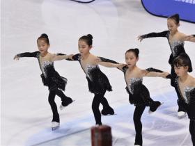 北冰南展上海市民滑冰嘉年華(huá)享冰雪快樂(lè)