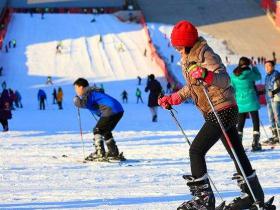 讓百姓玩得起 讓企業有熱情——代表委員談三億人參(cān)與冰雪運動(dòng)