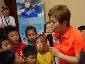 滑雪冠軍走進(jìn)社區 講(jiǎng)述“冰雪奇緣”