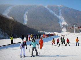 2022年全市冰雪産(chǎn)業規模力争達(dá)300億元