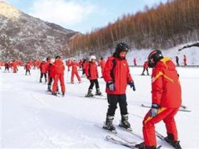 張家口崇禮區西灣子小學校長張志兵：希望培養出專業冰雪運動青少年人才