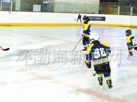 唐山中小學生盛夏時節(jié)體驗冰雪運動(dòng)