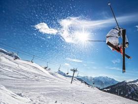 《江西省冰雪運動(dòng)産(chǎn)業發展規劃（2019-2025）》的通知