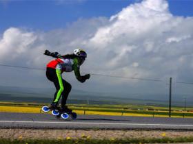 越冷越熱情 冰雪運動(dòng)“走俏”呼倫貝(bèi)爾校園