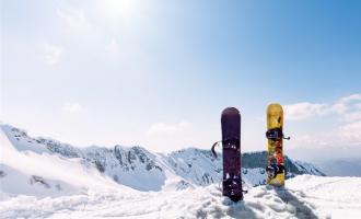 首座跳台滑雪中心落成 我國(guó)冰雪産(chǎn)業預計已突破4000億元