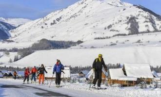 從(cóng)“三億人上冰雪”到“三億人參(cān)與冰雪”冰雪運動發展的過程