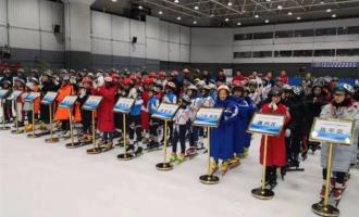 北京市青少年開(kāi)啓冰雪運動(dòng)新賽季