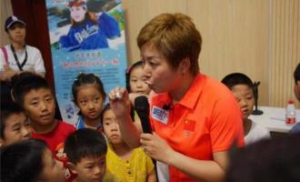 滑雪冠軍走進(jìn)社區 講(jiǎng)述“冰雪奇緣”