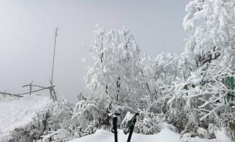 多地迎來(lái)“初雪” 旅企開(kāi)打冰雪旅遊卡位戰