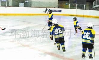 唐山中小學生盛夏時節(jié)體驗冰雪運動(dòng)