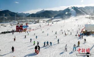 新疆今年冰雪旅遊大幕開(kāi)啓 近440項活動(dòng)共享“冬遊盛宴”