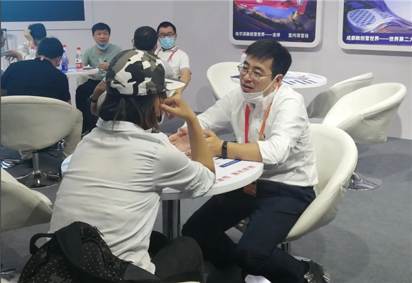 執行副總裁/首席運營官姜金根接受ECO氪體 、搜狐體育，鳳凰網，新浪體育等多家媒體採訪3