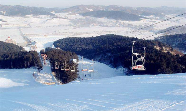 遼甯沈陽白清寨滑雪場
