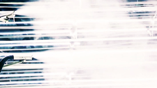 室内造雪系統工作中