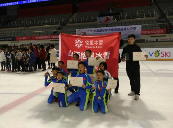 銘星冰雪短道速滑隊獲“最佳拼搏獎”