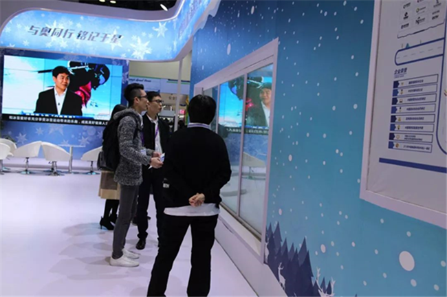 工作人員現場解疑答惑