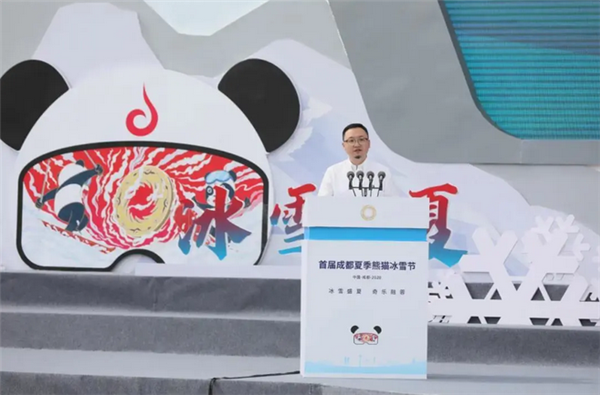 融創中國執行董事、執行總裁兼西南區域集團總裁商羽現場緻辭