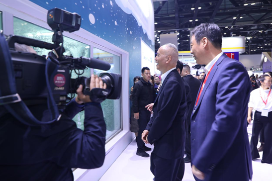 北京市委書記蔡奇莅臨銘星冰雪展位2