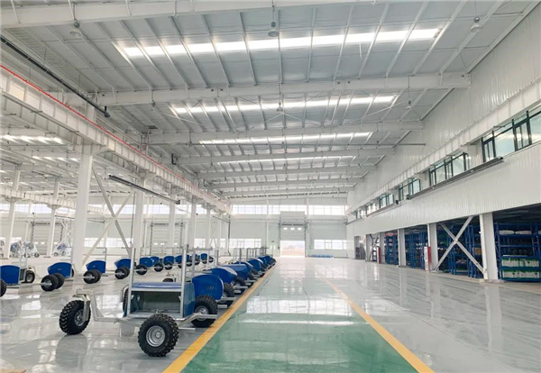 銘星冰雪天津工廠庫房内的室外造雪機