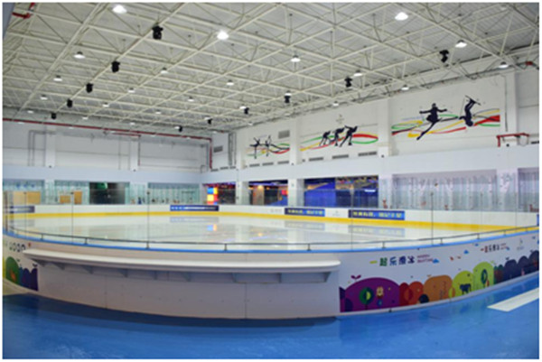 銘(míng)星冰雪主題樂(lè)園（翁梅店）真冰場
