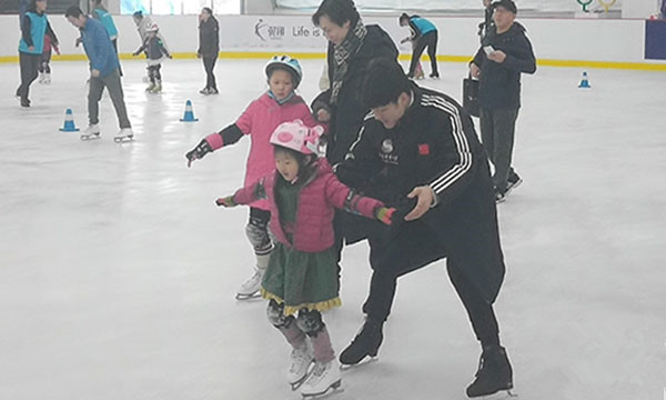 練(liàn)習花樣滑冰都需要哪些護(hù)具？