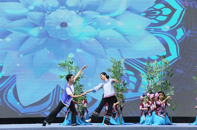 第四屆旅發(fā)會在關(guān)嶺冰雪小鎮舉行5