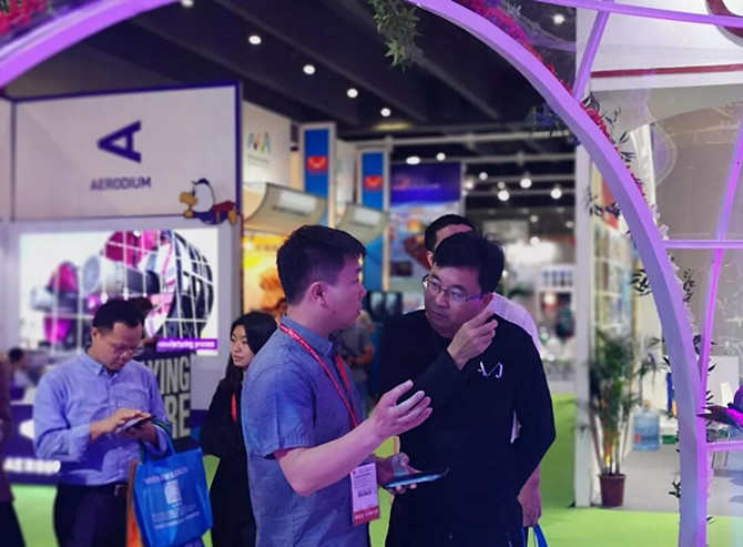 工作人員介紹“冰雪幻境”2