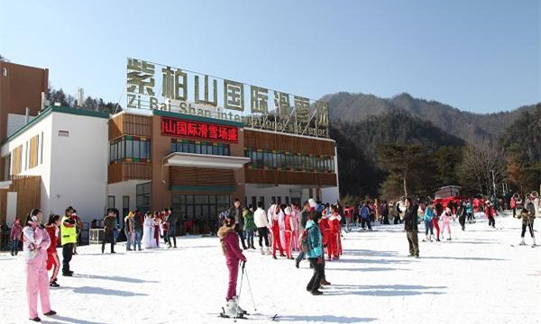 陝西漢中留壩(bà)紫柏山國際滑雪場(chǎng)