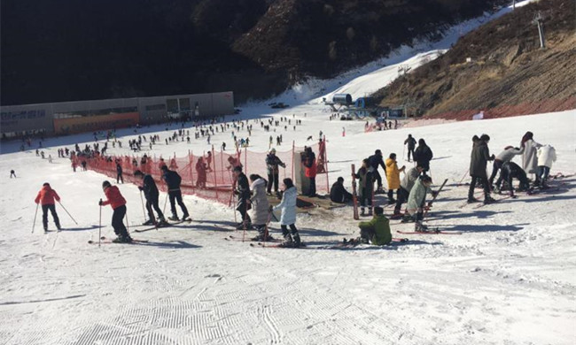 山西晉中烏金山李甯國(guó)際滑雪場(chǎng)