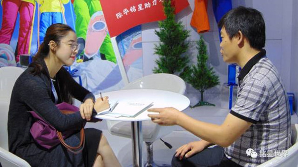 新浪體育記者採訪銘星冰雪集團董事長李子欣