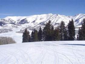 黑龍江鶴崗望雲峰滑雪場