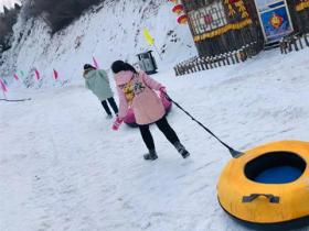 嬉雪樂(lè)園和小型滑雪場(chǎng)的區别