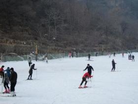 河南新鄉萬仙山郭亮滑雪場