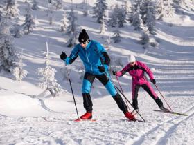 滑雪服和沖鋒衣的區别？