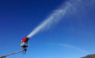 一般滑雪場(chǎng)需要幾台造雪機(jī)來造雪運營