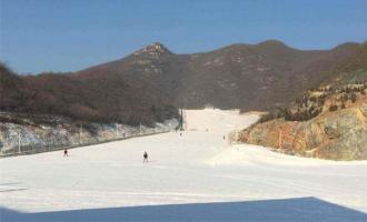 内蒙古紮蘭屯金龍山滑雪場