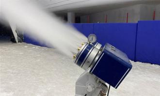 室内造雪機(jī)造就的室内滑雪場(chǎng)