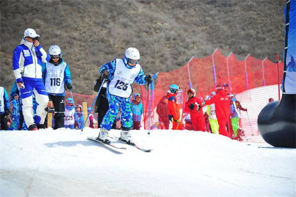 張家口市第五屆學生冰雪運動會比賽現場 3