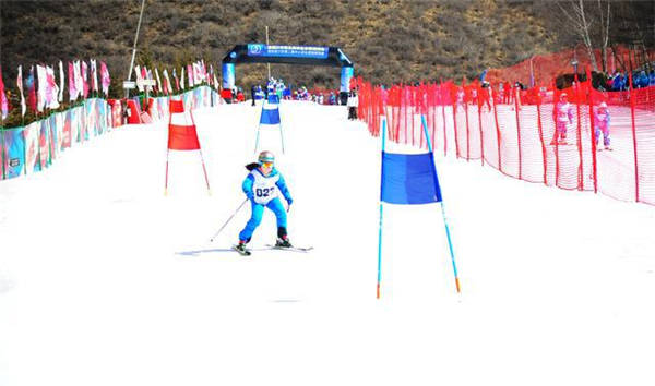 張家口市第五屆學生冰雪運動會比賽現場