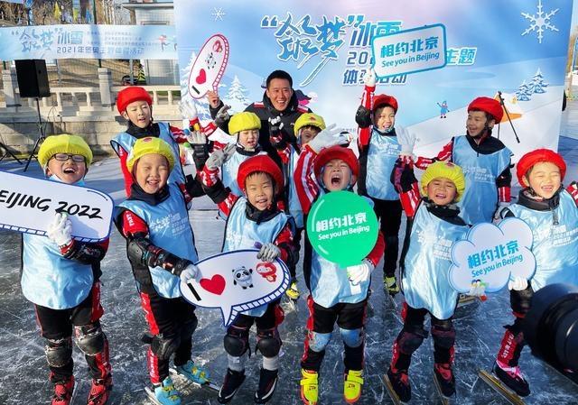 學習短道速滑和花樣滑冰的小運動員