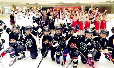 天津河東區舉辦滑冰彙演