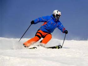 進入寒假冰雪運動(dòng)漸(jiàn)受首府學生熱捧