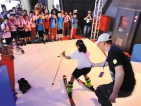 京交會(huì)體育展區上演冰雪運動(dòng)“重頭戲”