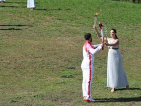 火種點燃激情萬衆翹首以盼——各地群衆期待北京冬奧(ào)會火炬傳(chuán)遞