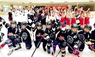 天津河東區舉辦滑冰彙演