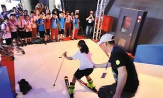 京交會(huì)體育展區上演冰雪運動(dòng)“重頭戲”