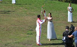 火種點燃激情萬衆翹首以盼——各地群衆期待北京冬奧(ào)會火炬傳(chuán)遞