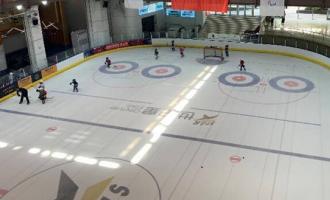 冰雪風(fēng)“刮”入商場(chǎng) 室内冰雪項目受追捧