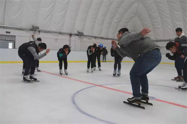 懷安縣掀起冰雪運動熱2
